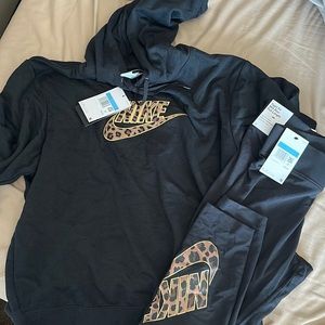 Women’s Nike outfit. Hoodie and leggings together. Women size Medium. 2 pieces